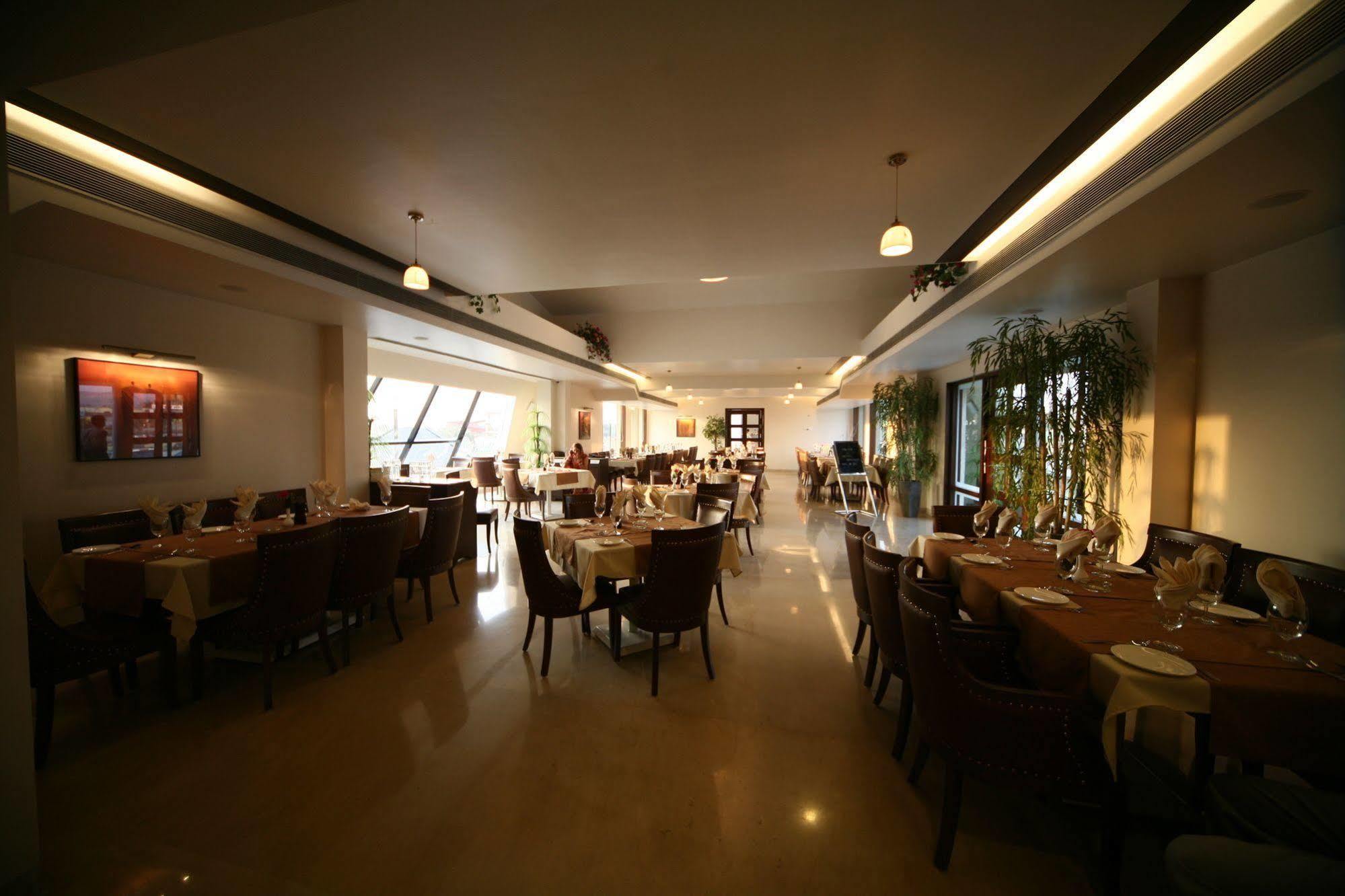 Sentosa Resorts Chinchvad Екстериор снимка