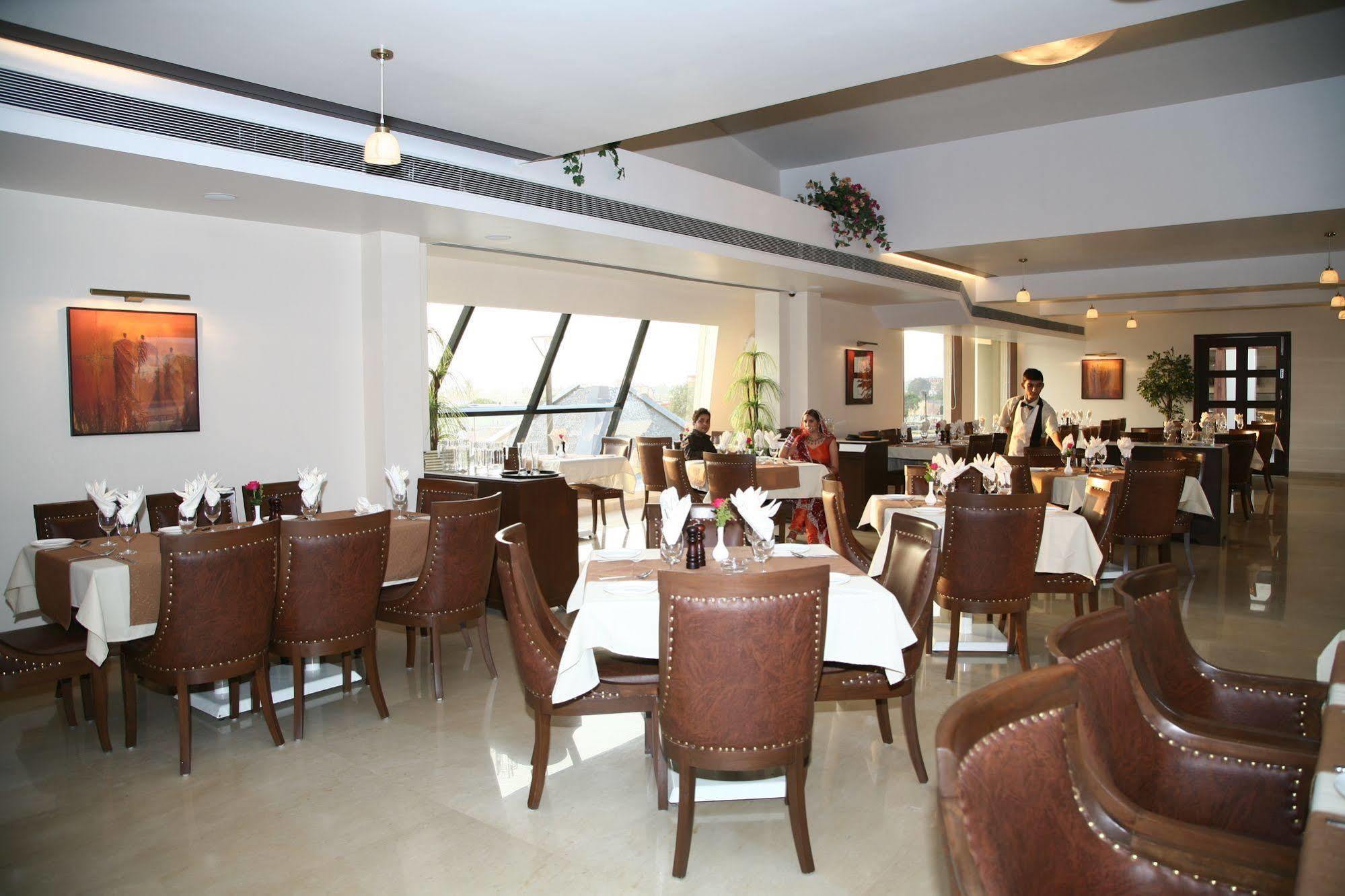 Sentosa Resorts Chinchvad Екстериор снимка