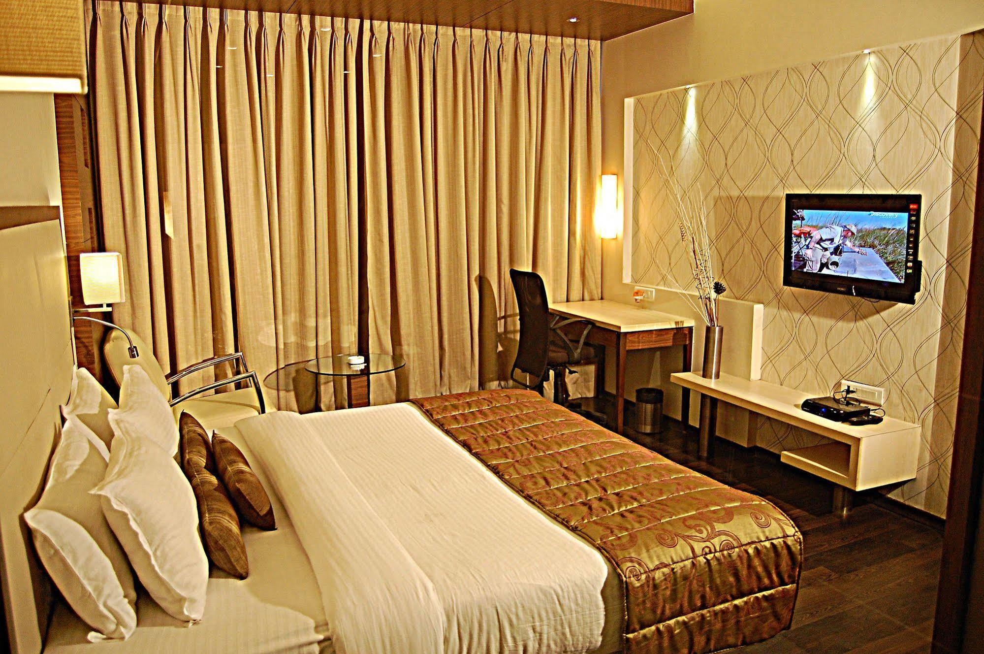 Sentosa Resorts Chinchvad Екстериор снимка
